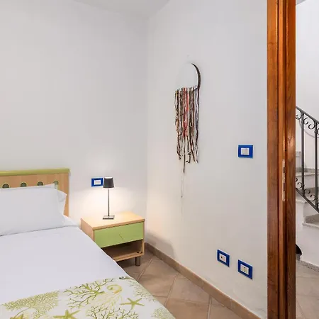 Casa Gio: Beachside Oasisgarden - Porto Frailis Tortolì