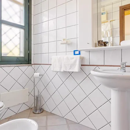 Casa Gio: Beachside Oasisgarden - Porto Frailis Prázdninový dům Tortolì