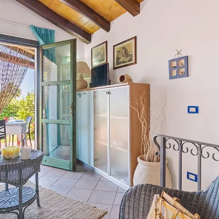 Casa Gio: Beachside Oasisgarden - Porto Frailis