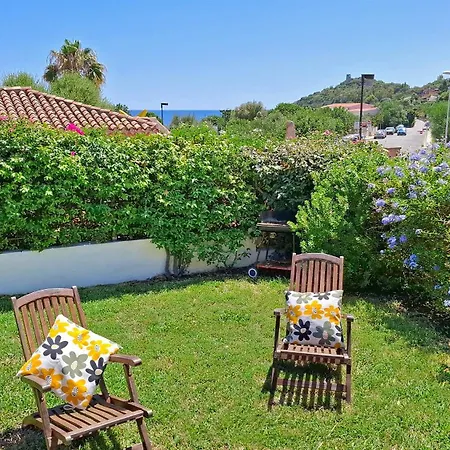 Casa Gio: Beachside Oasisgarden - Porto Frailis Tortoli